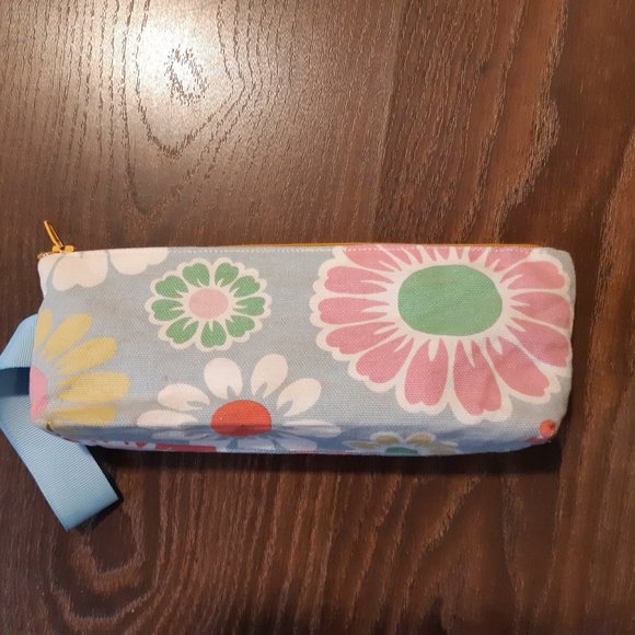 Cosmetic pouch - Picture 2 of 3